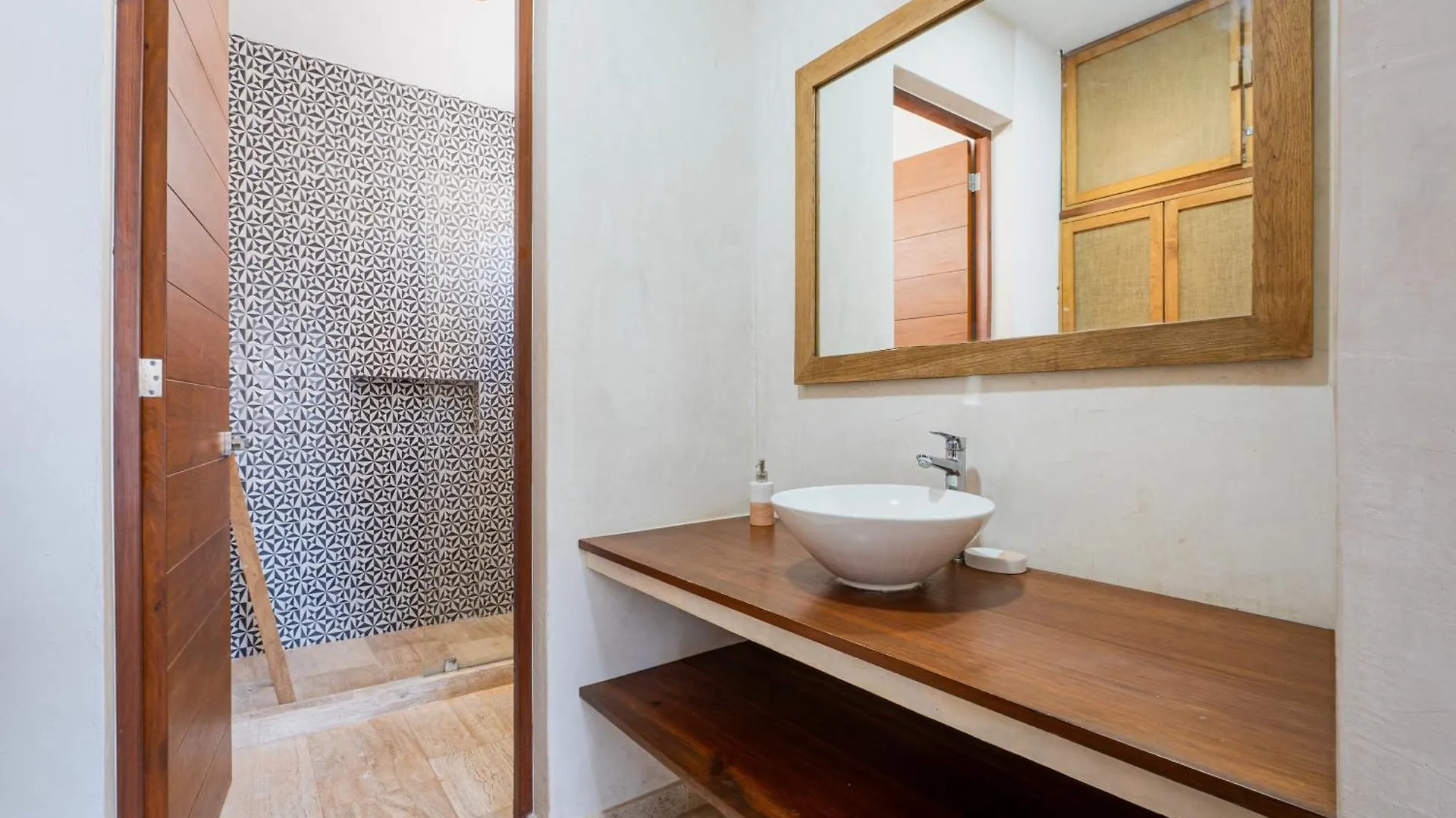 Beautiful 3 Bdr, 3 Ba Modern Condo Minutes From Beach Tulum Apartment