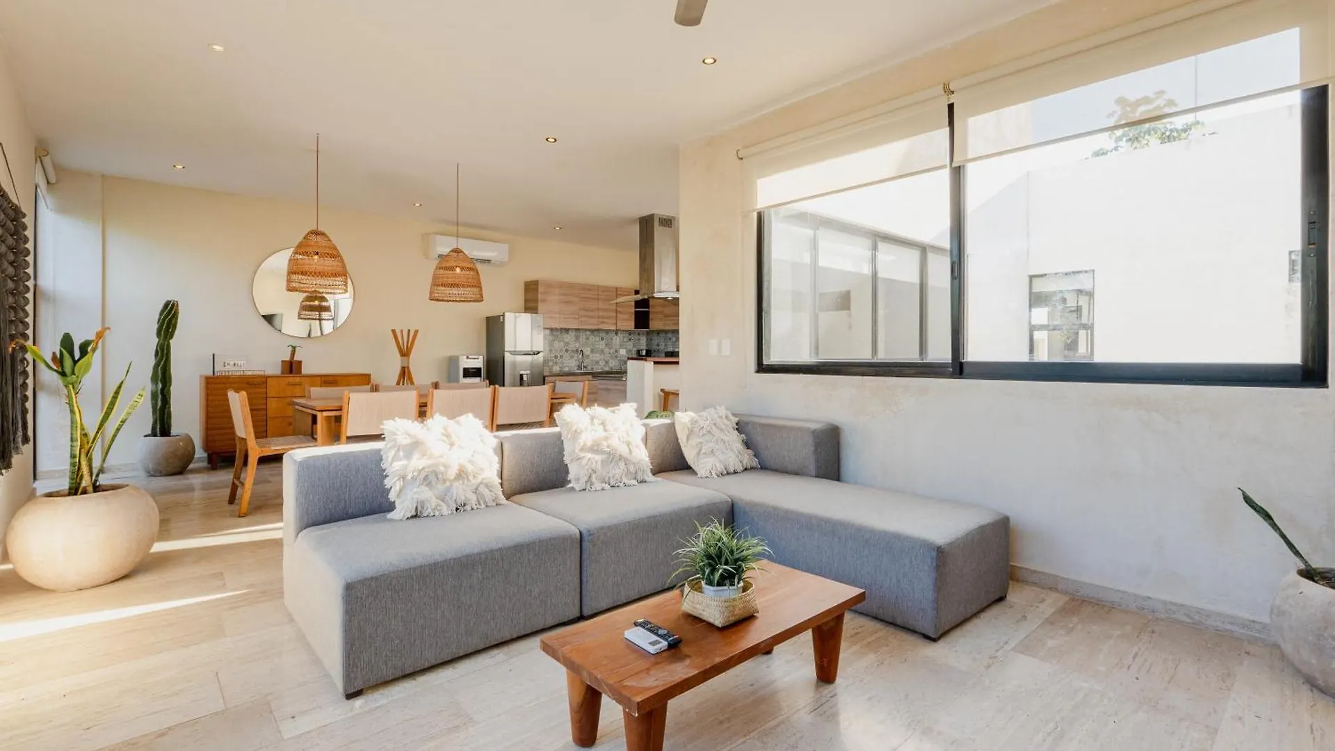 Beautiful 3 Bdr, 3 Ba Modern Condo Minutes From Beach Tulum