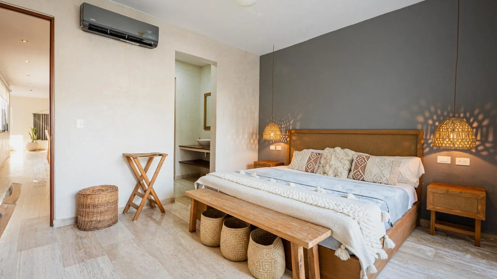 Beautiful 3 Bdr, 3 Ba Modern Condo Minutes From Beach Tulum