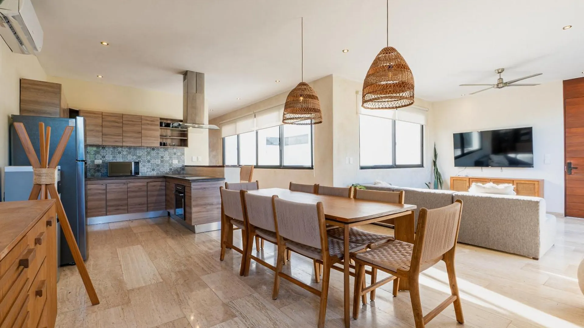 Beautiful 3 Bdr, 3 Ba Modern Condo Minutes From Beach Tulum