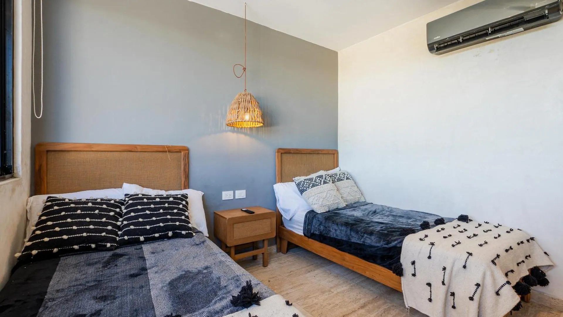 Beautiful 3 Bdr, 3 Ba Modern Condo Minutes From Beach Tulum