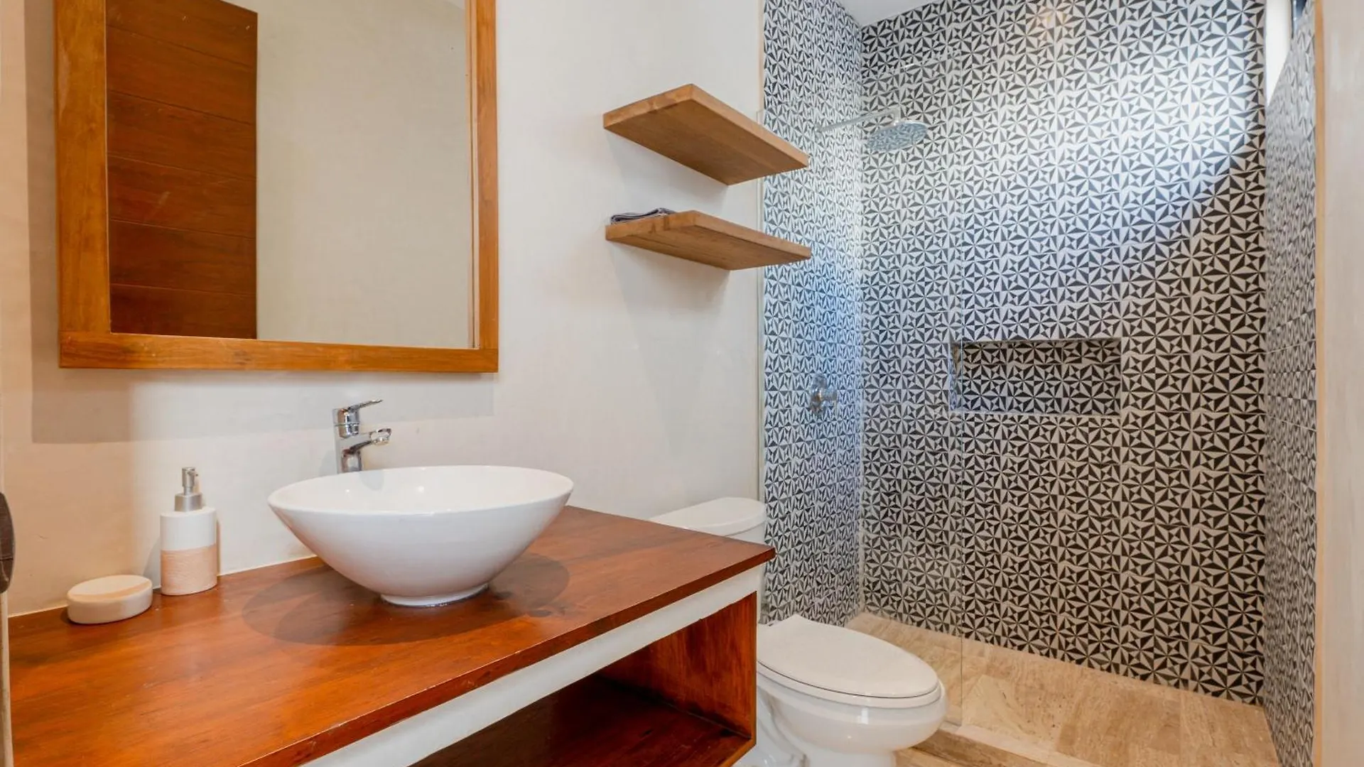 Beautiful 3 Bdr, 3 Ba Modern Condo Minutes From Beach Tulum 0*,  Mexico