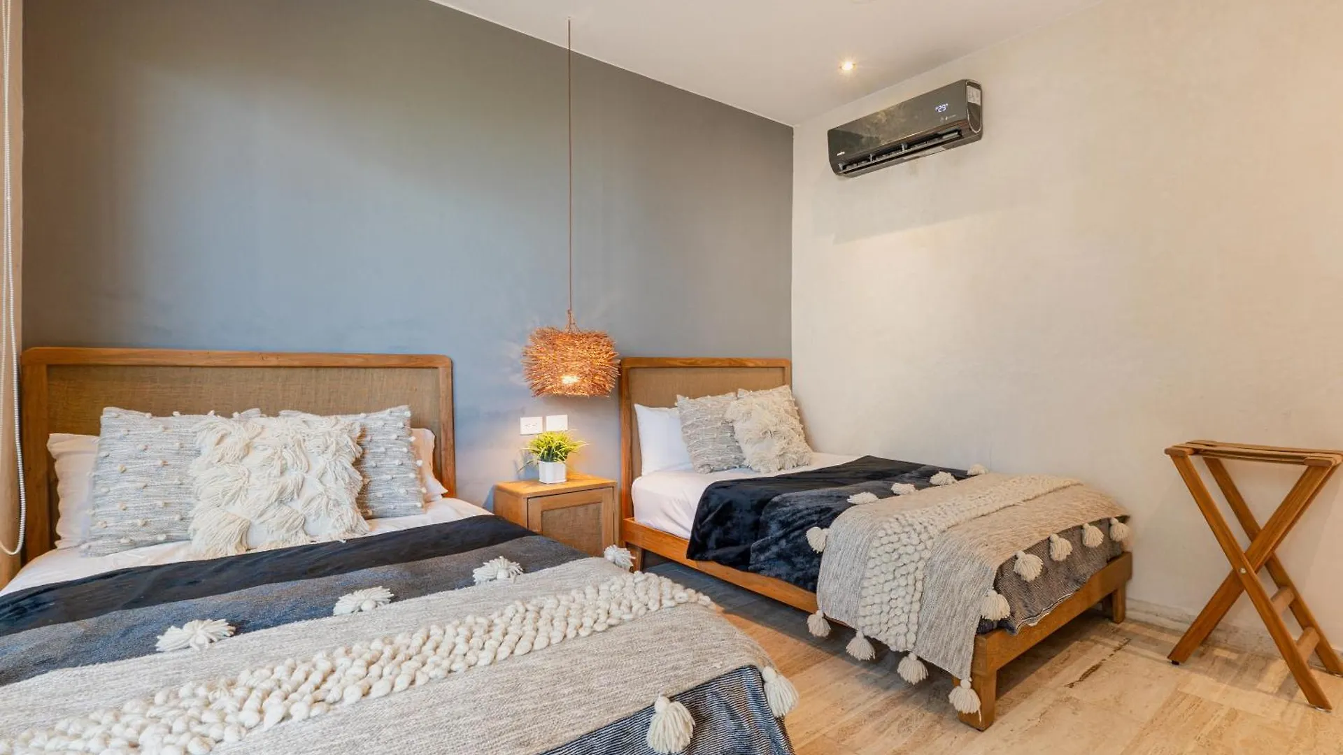 Beautiful 3 Bdr, 3 Ba Modern Condo Minutes From Beach Tulum Mexico