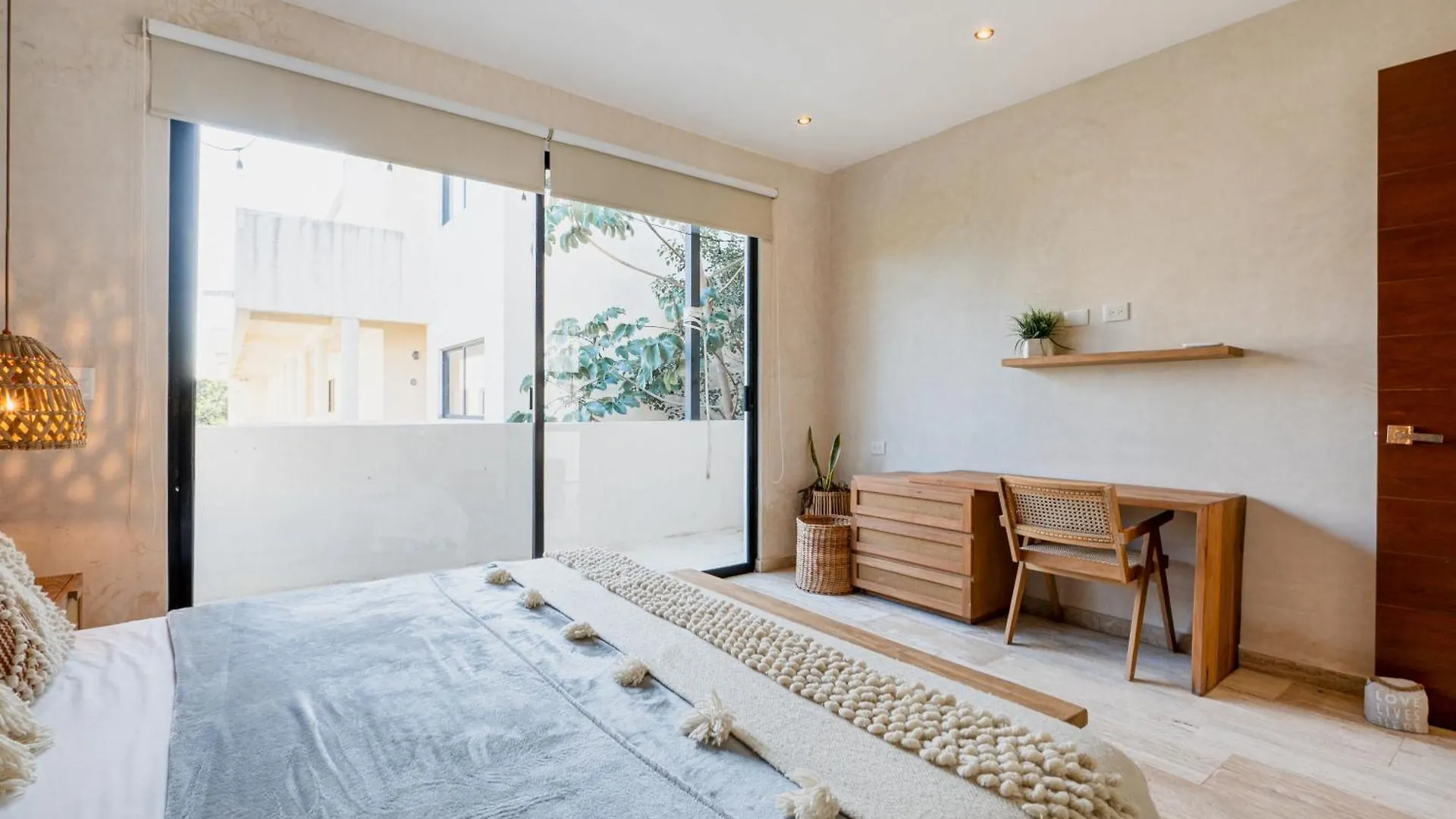 Beautiful 3 Bdr, 3 Ba Modern Condo Minutes From Beach Tulum