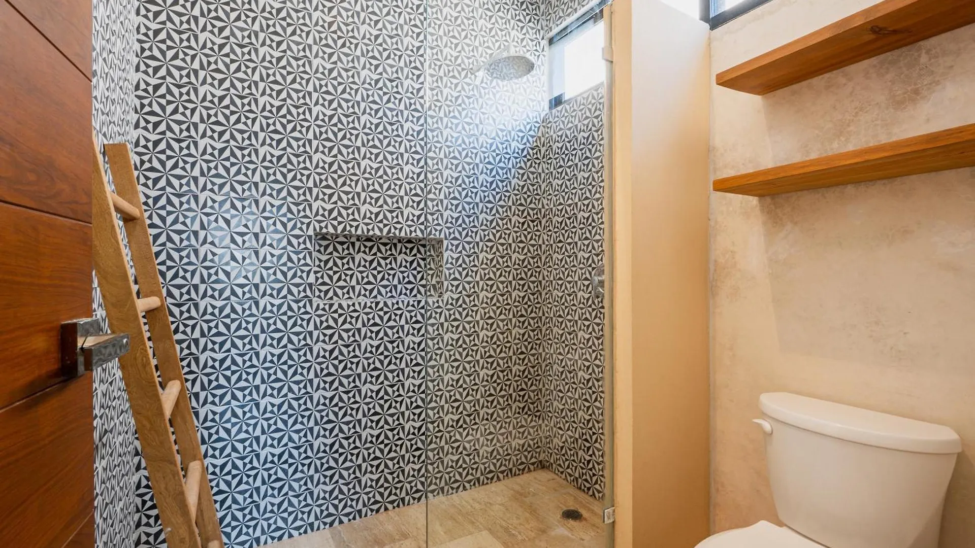 Beautiful 3 Bdr, 3 Ba Modern Condo Minutes From Beach Tulum Mexico