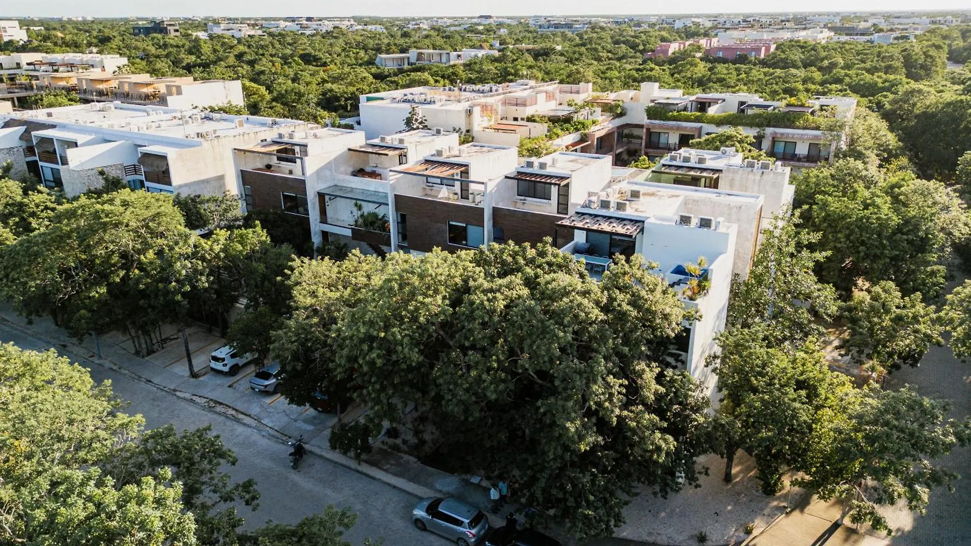 Beautiful 3 Bdr, 3 Ba Modern Condo Minutes From Beach Tulum
